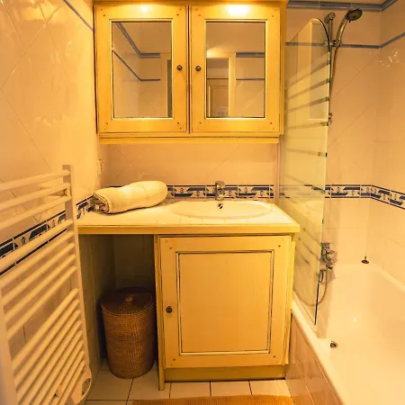 Bel Appartement, Terrasse, Piscine, Vue Sur Golf *